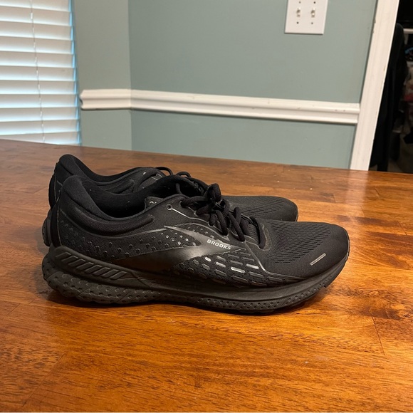 Brooks Men's Black Athletic Shoes Adrenaline 21 size 13